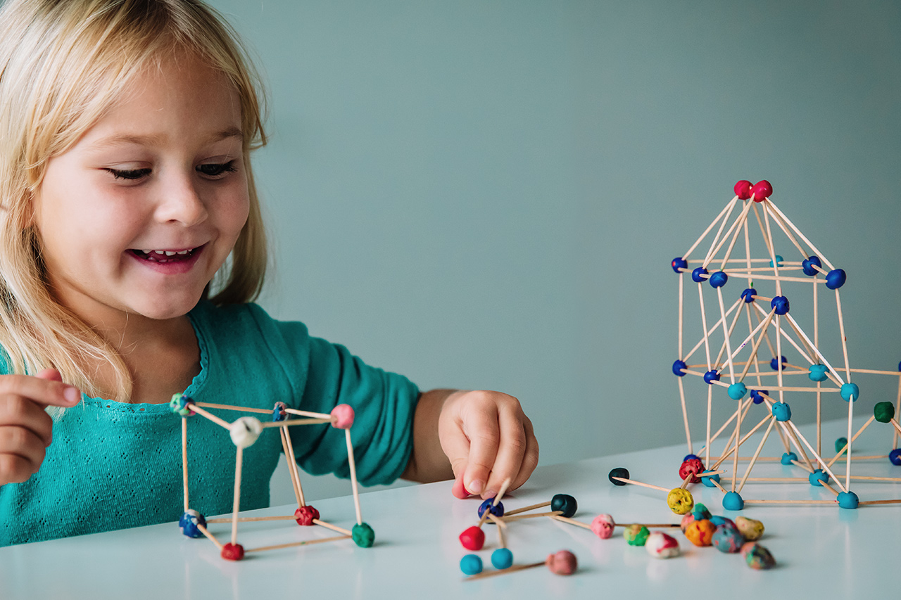 Jak zorganizować dzieciom czas w domu? Sprawdź nasze propozycje zajęć on-line! #zostańwdomu