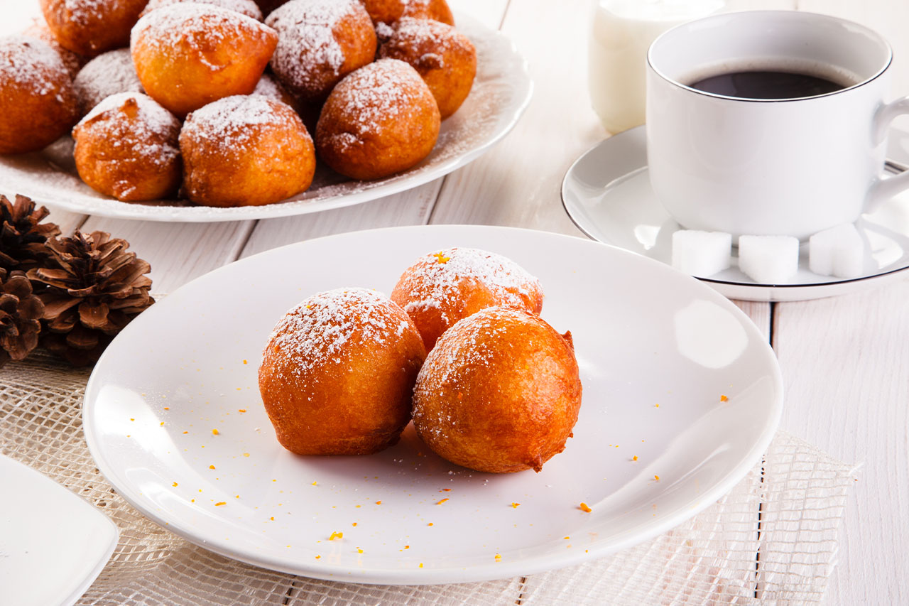 Od tłustego czwartku do „śledzika” – przegląd polskich tradycji ostatkowych. 