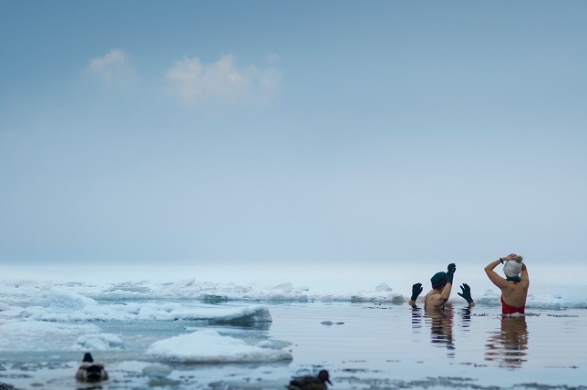 Gdzie są najlepsze miejsca do morsowania i jak się do tego przygotować? Kompleksowy poradnik