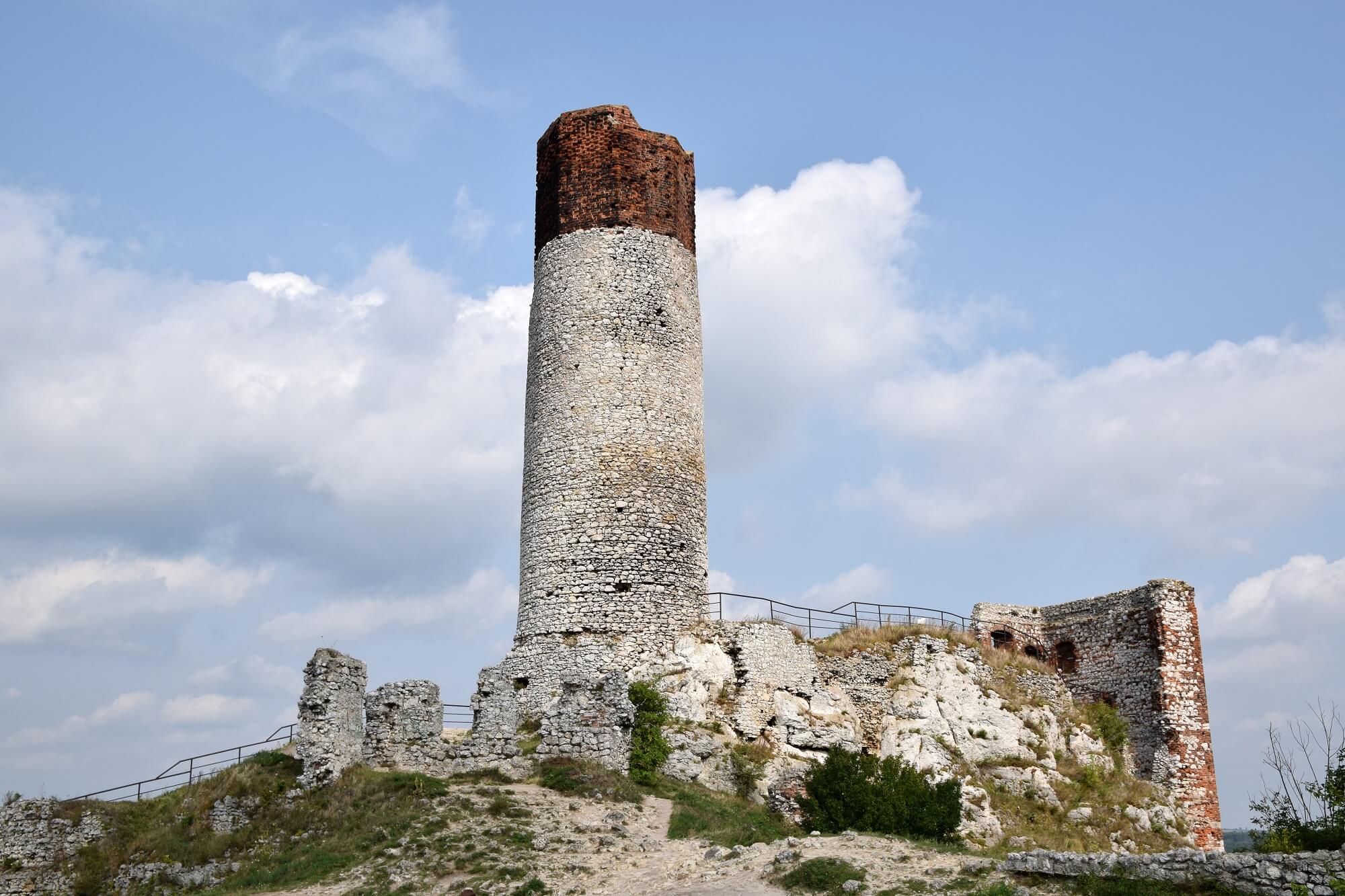 Tajemnicze zamki i piękno przyrody – Szlak Orlich Gniazd pieszo i na rowerze
