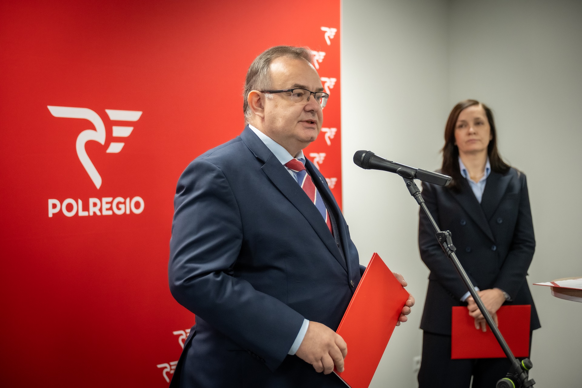 Wojciech Dinges, wiceprezes POLREGIO podczas konferencji prasowej poświęconej zakupowi nowych pojazdów dla spółki