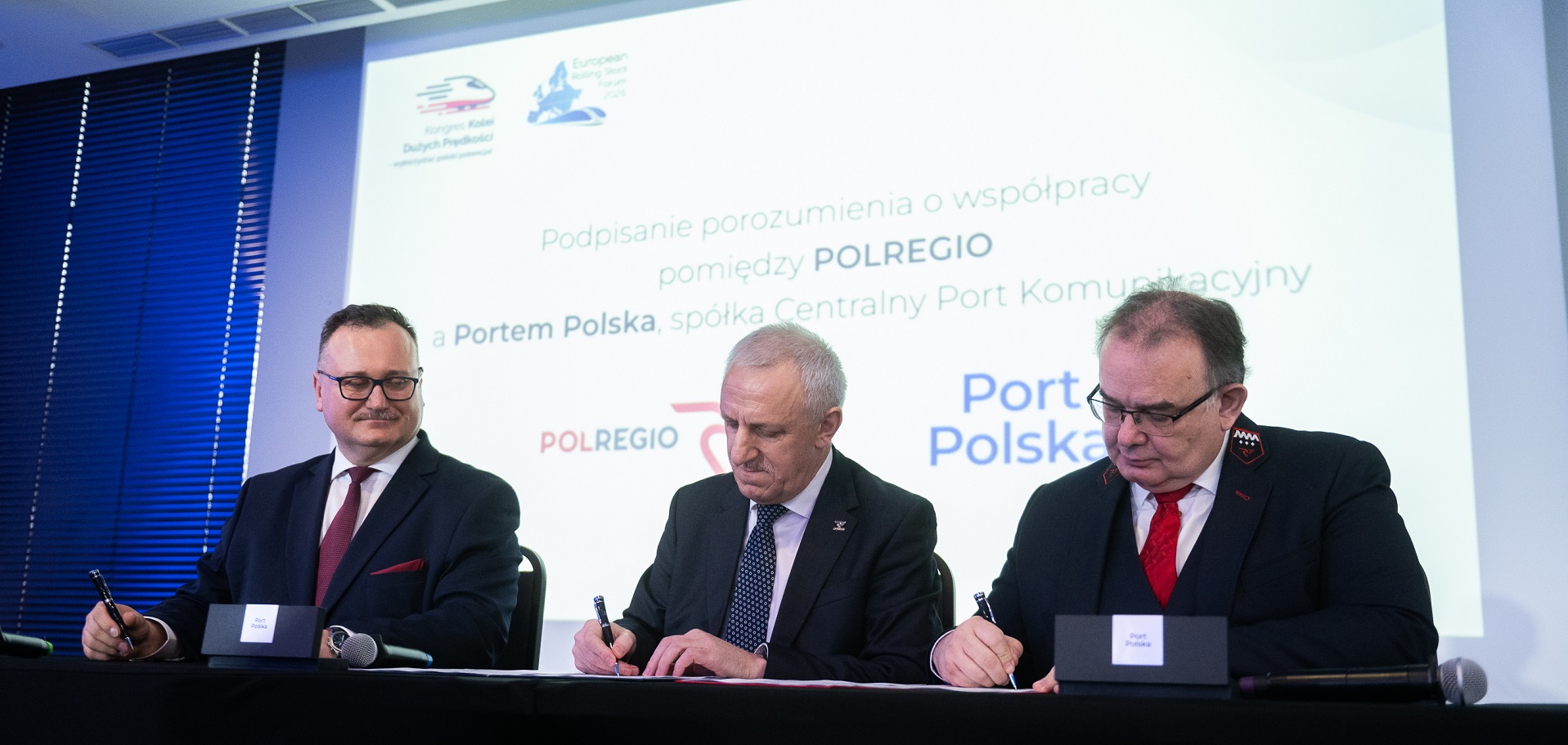 Po linii Y z POLREGIO. Od lewej: Piotr Rachwalski - członek Zarządu spółki Centralny Port Komunikacyjny; Andrzej Pawłowski - prezes POLREGIO i Wojciech Dinges - wiceprezes POLREGIO