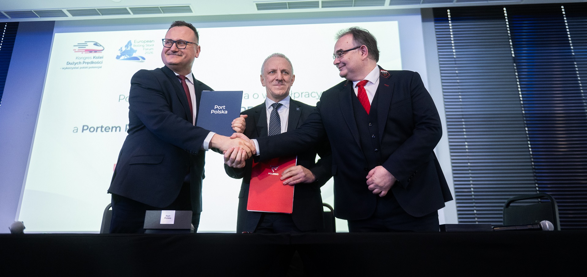 Po linii Y z POLREGIO. Od lewej: Piotr Rachwalski - członek Zarządu spółki Centralny Port Komunikacyjny; Andrzej Pawłowski - prezes POLREGIO i Wojciech Dinges - wiceprezes POLREGIO
