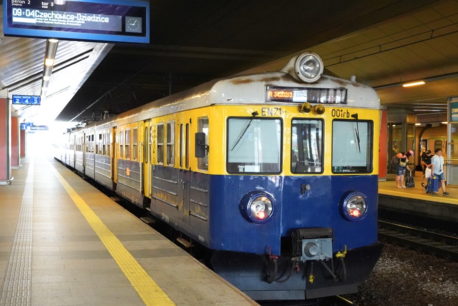 Zabytkowy EN71-001 doposażony w system GSM-R wraca na szlaki