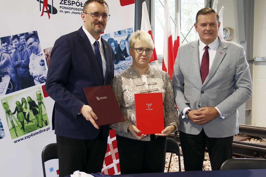 POLREGIO stawia na młodzież. Podpisanie umowy ze szkołą w Siedlcach